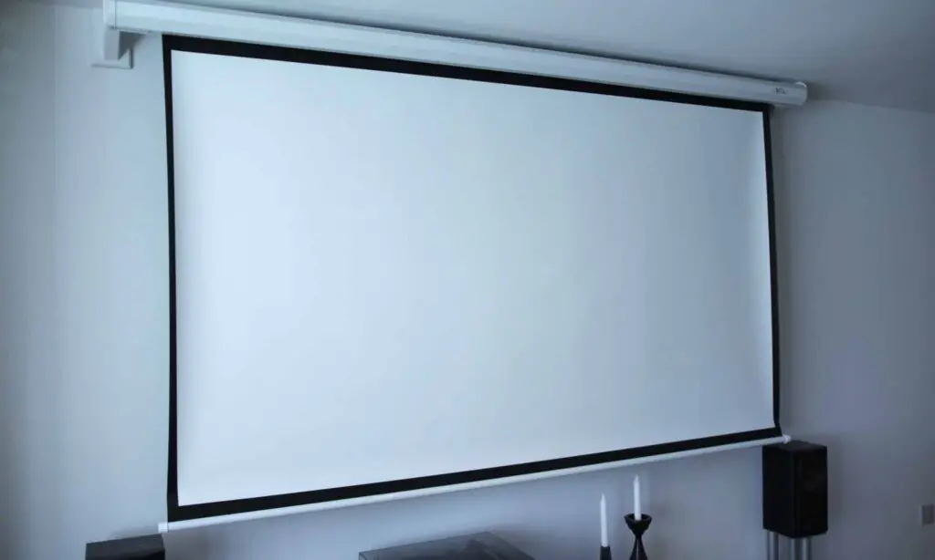 Projector Stuck On White Screen – What Are The Reasons For It?